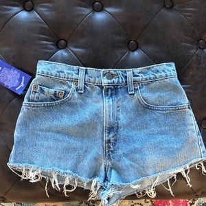 NWT Levis 550 high wait shorts